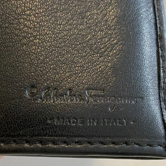 Salvatore Ferragamo Authentic Signature Logo Leather & Nylon Wallet Black Sz OS - Picture 12 of 14
